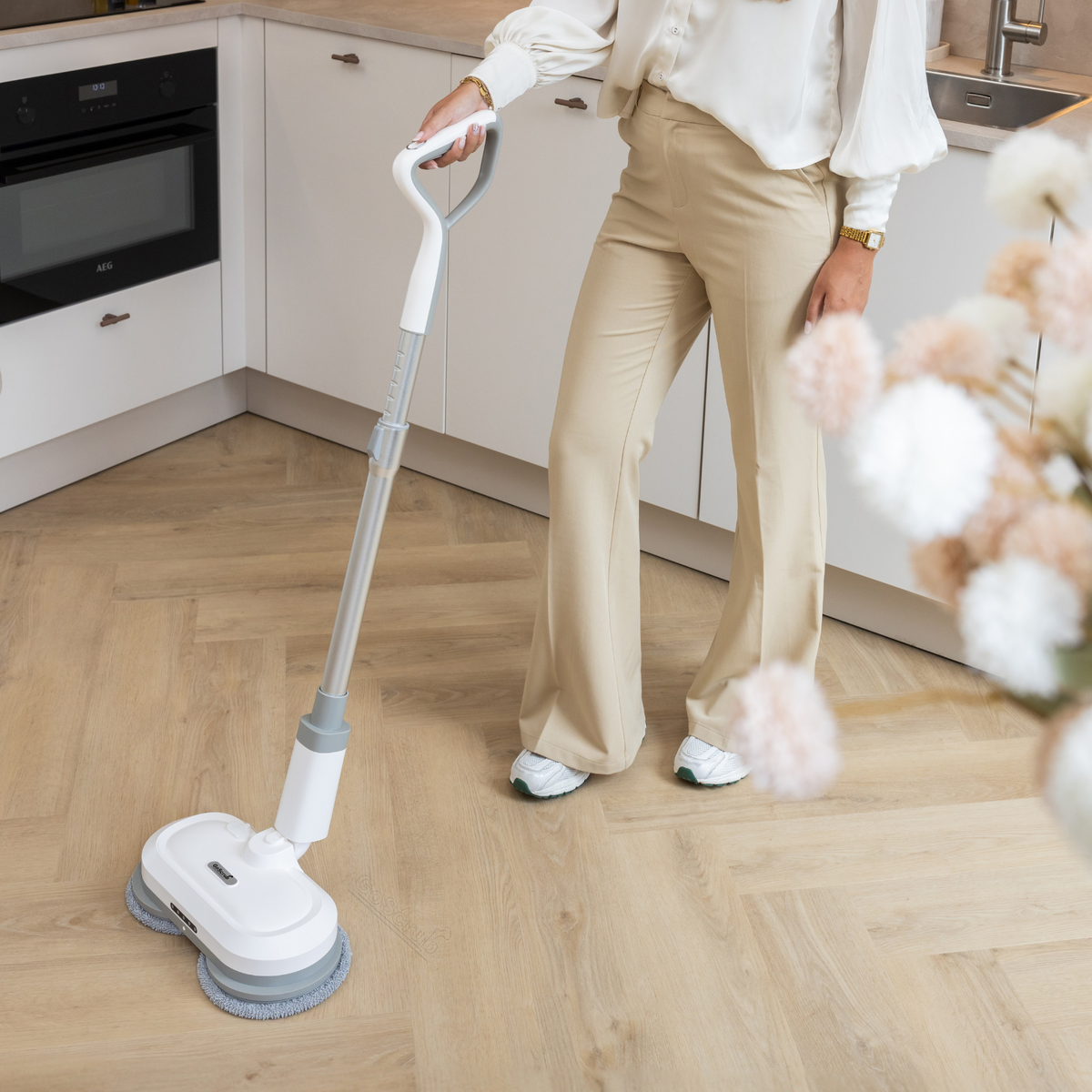 Rechargeable Electric Spray Mop with Built-In Water Tank | Microfiber Pads for Hardwood Tile Laminate | Lightweight Cordless Floor Cleaner | Lonoma