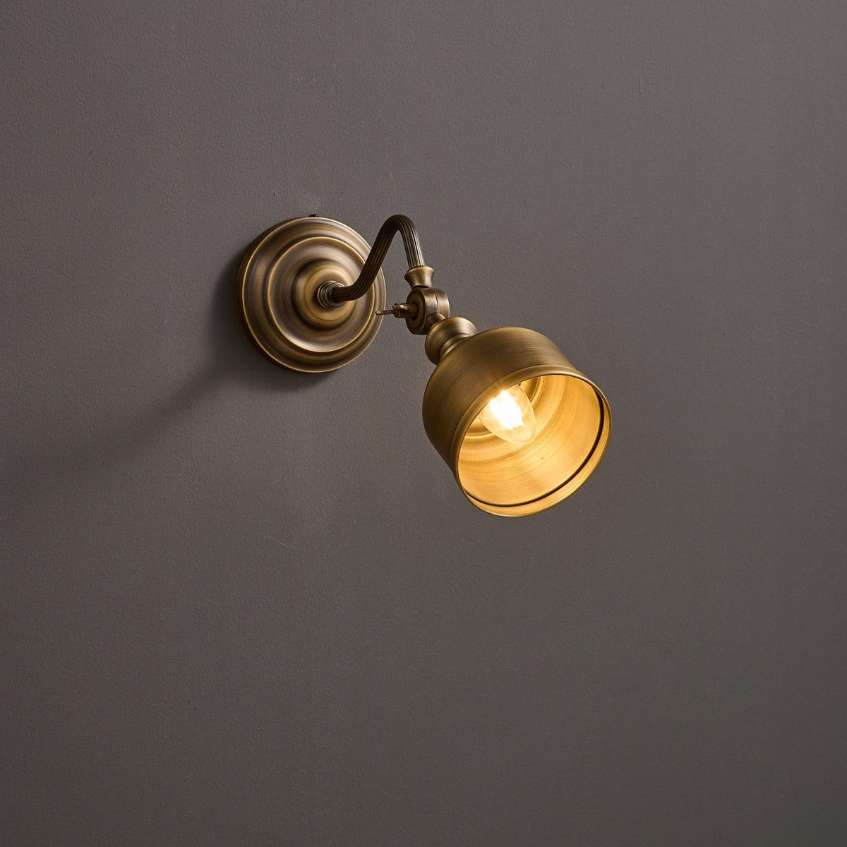 Adjustable Brass Wall Reading Light with Gooseneck Arm – Vintage Sconce for Bedroom, Bedside & Living Room | Lonoma