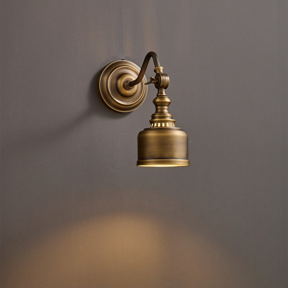 Adjustable Brass Wall Reading Light with Gooseneck Arm – Vintage Sconce for Bedroom, Bedside & Living Room | Lonoma