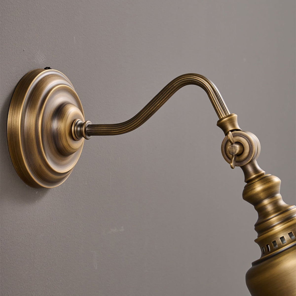 Adjustable Brass Wall Reading Light with Gooseneck Arm – Vintage Sconce for Bedroom, Bedside & Living Room | Lonoma
