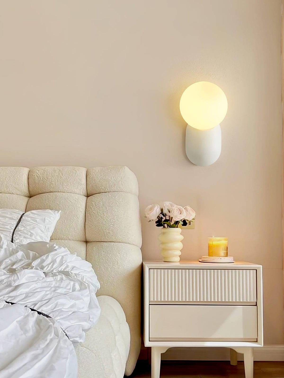 Spherical Resin Wall Light Fixture with Glass Globe – Modern Single-Bulb Sconce for Bathroom, Hallway, Bedroom – Dimmable G9 Socket | Lonoma