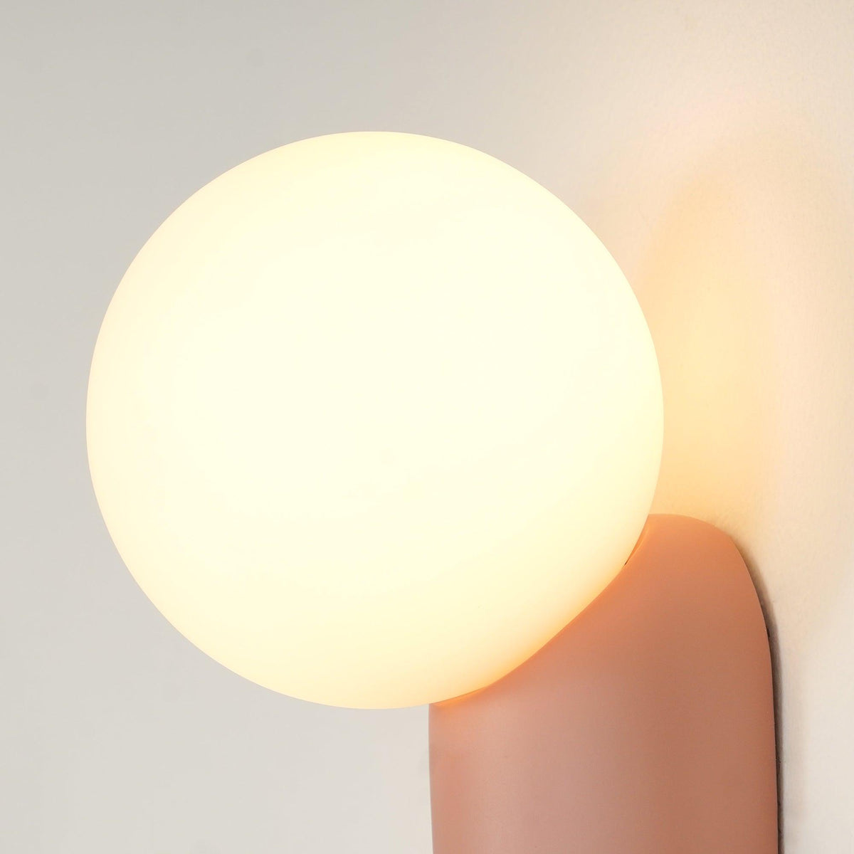 Spherical Resin Wall Light Fixture with Glass Globe – Modern Single-Bulb Sconce for Bathroom, Hallway, Bedroom – Dimmable G9 Socket | Lonoma