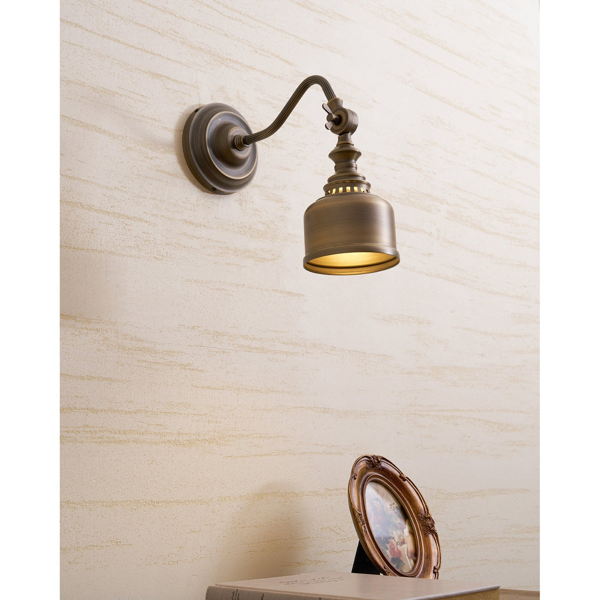 Adjustable Brass Wall Reading Light with Gooseneck Arm – Vintage Sconce for Bedroom, Bedside & Living Room | Lonoma
