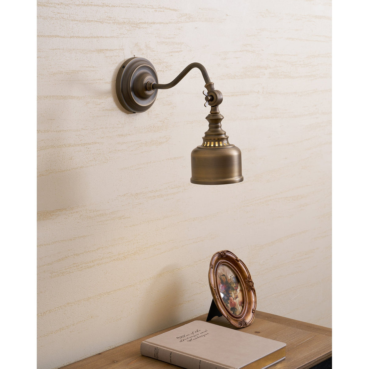 Adjustable Brass Wall Reading Light with Gooseneck Arm – Vintage Sconce for Bedroom, Bedside & Living Room | Lonoma