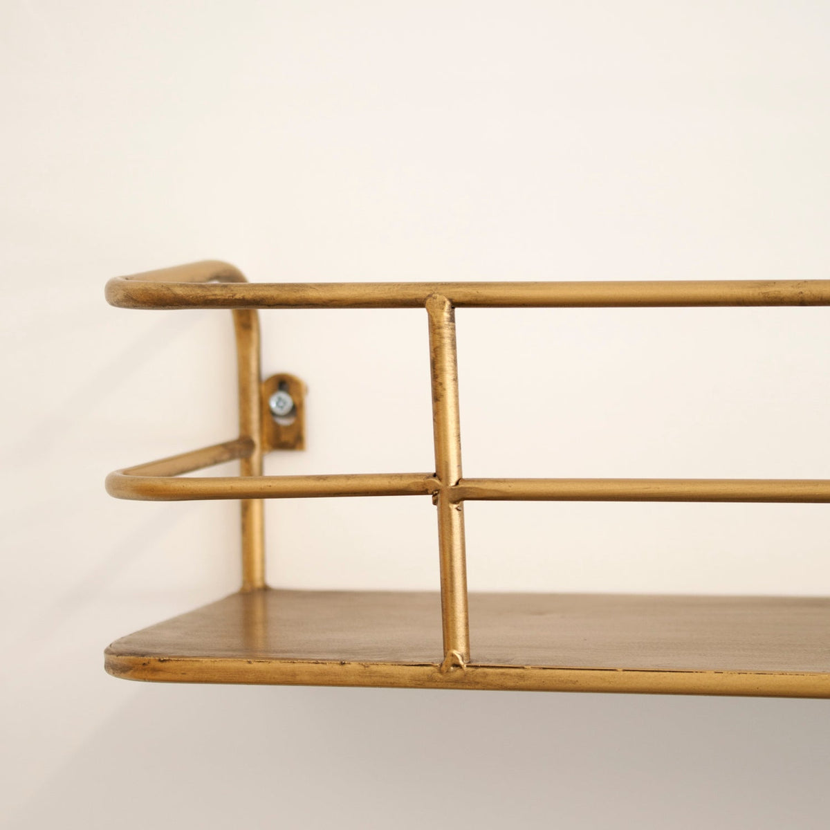 Metal Wire Wall Shelf Gold Brass Finish 21.7 Inch Industrial Floating Shelf for Living Room Bedroom Kitchen Bathroom Entryway | Lonoma