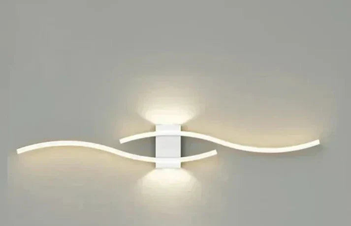 Curved LED Wall Sconce with Flowing Design – Warm White Light for Bedroom, Living Room, Hallway – Modern Metal Fixture | Lonoma