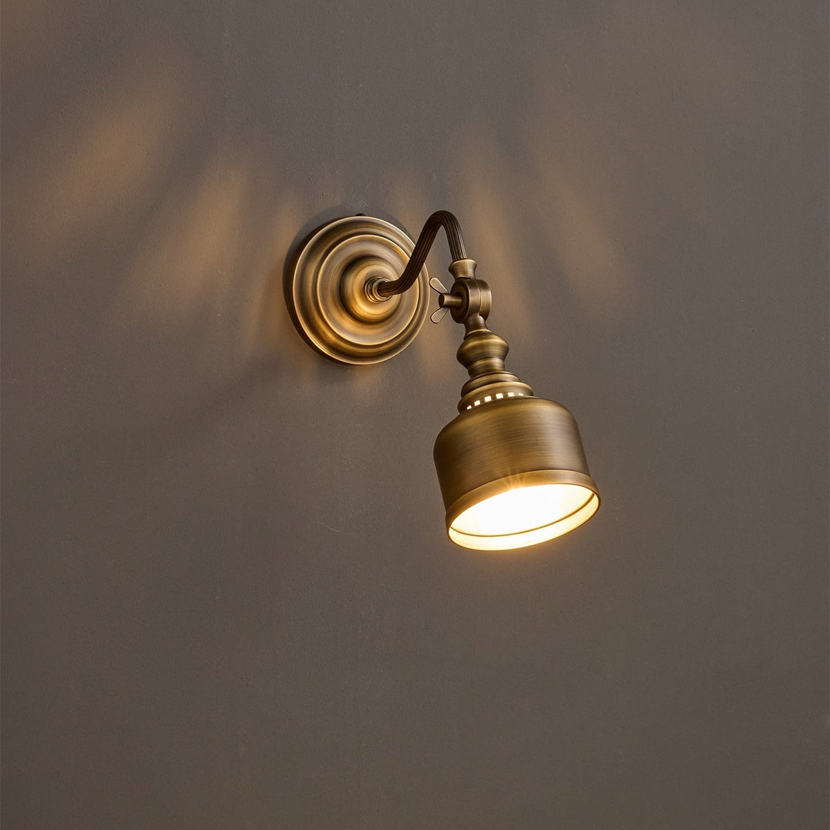 Adjustable Brass Wall Reading Light with Gooseneck Arm – Vintage Sconce for Bedroom, Bedside & Living Room | Lonoma