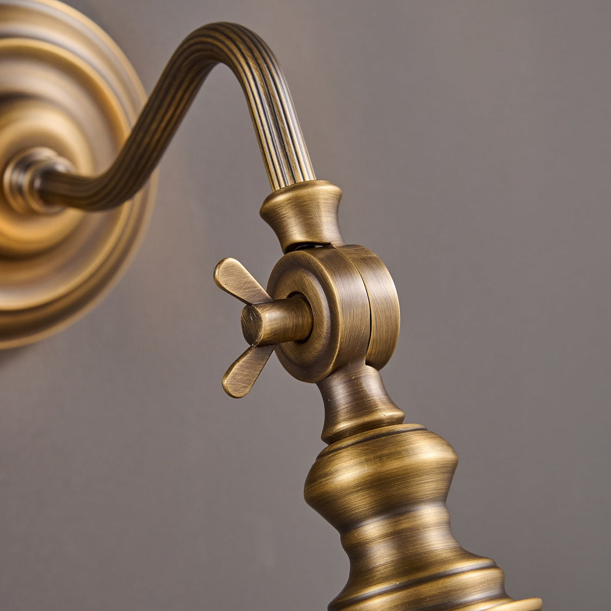 Adjustable Brass Wall Reading Light with Gooseneck Arm – Vintage Sconce for Bedroom, Bedside & Living Room | Lonoma