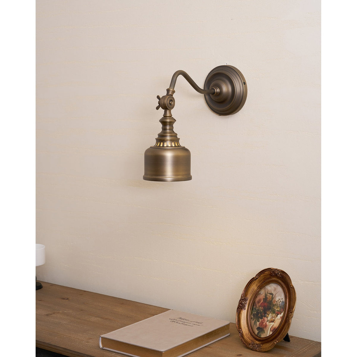 Adjustable Brass Wall Reading Light with Gooseneck Arm – Vintage Sconce for Bedroom, Bedside & Living Room | Lonoma
