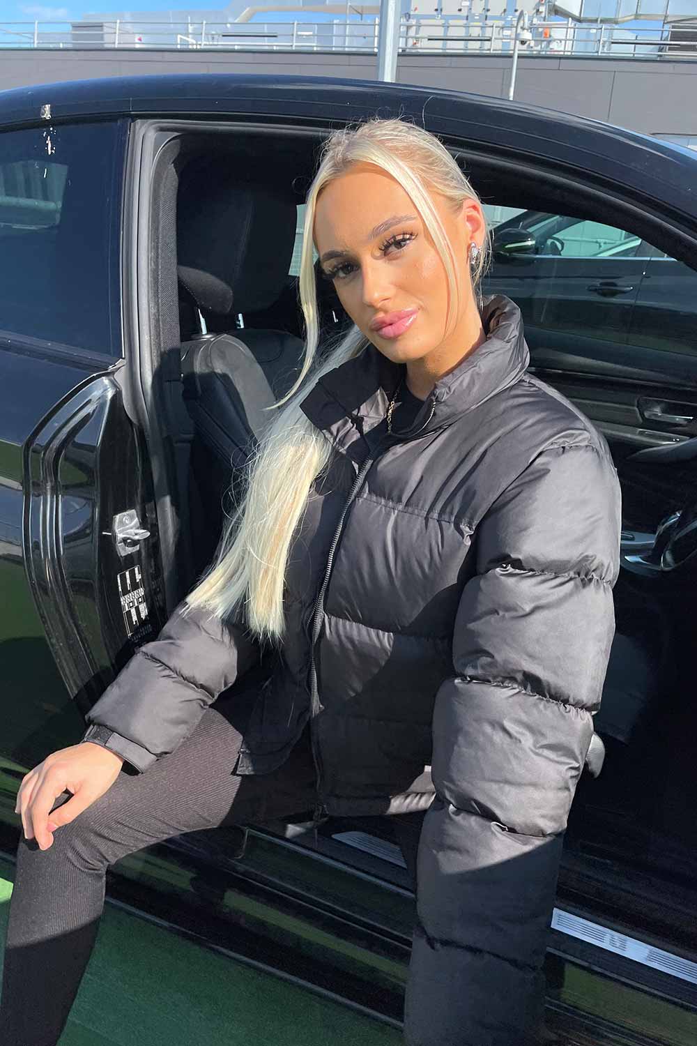 Women's Insulated Long Puffer Coat with Hood – Adjustable Drawstring, Hip-Length Coverage, Secure Zipper Pockets – Winter Warmth for | Lonoma