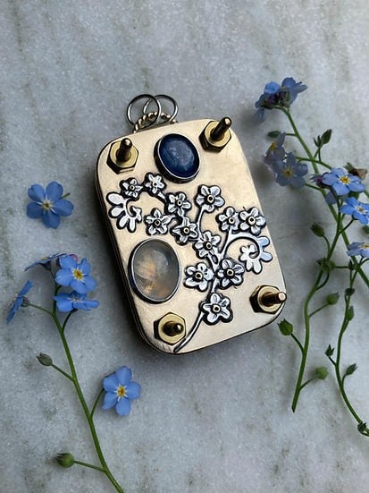 Compact Botanical Flower Press Kit for Crafts, Scrapbooking & Nature Lovers - Portable Metal Plant Presser with Blotting Papers | Lonoma
