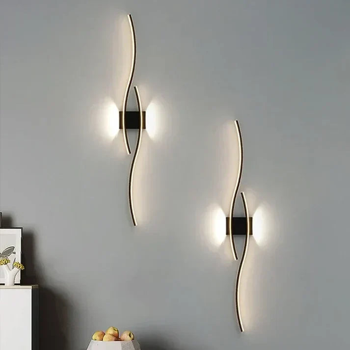 Curved LED Wall Sconce with Flowing Design – Warm White Light for Bedroom, Living Room, Hallway – Modern Metal Fixture | Lonoma