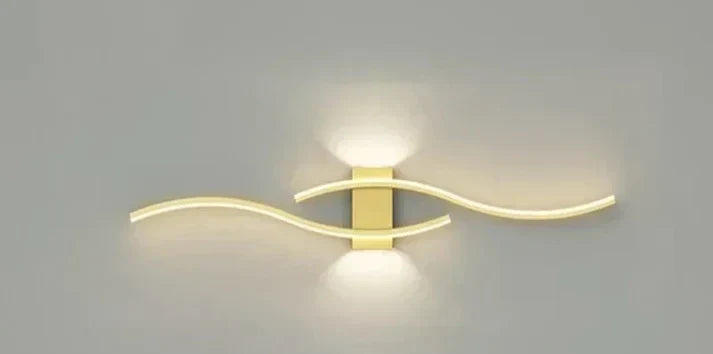 Curved LED Wall Sconce with Flowing Design – Warm White Light for Bedroom, Living Room, Hallway – Modern Metal Fixture | Lonoma