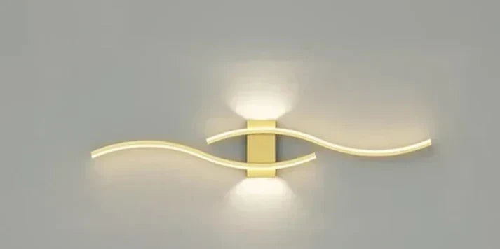 Curved LED Wall Sconce with Flowing Design – Warm White Light for Bedroom, Living Room, Hallway – Modern Metal Fixture | Lonoma