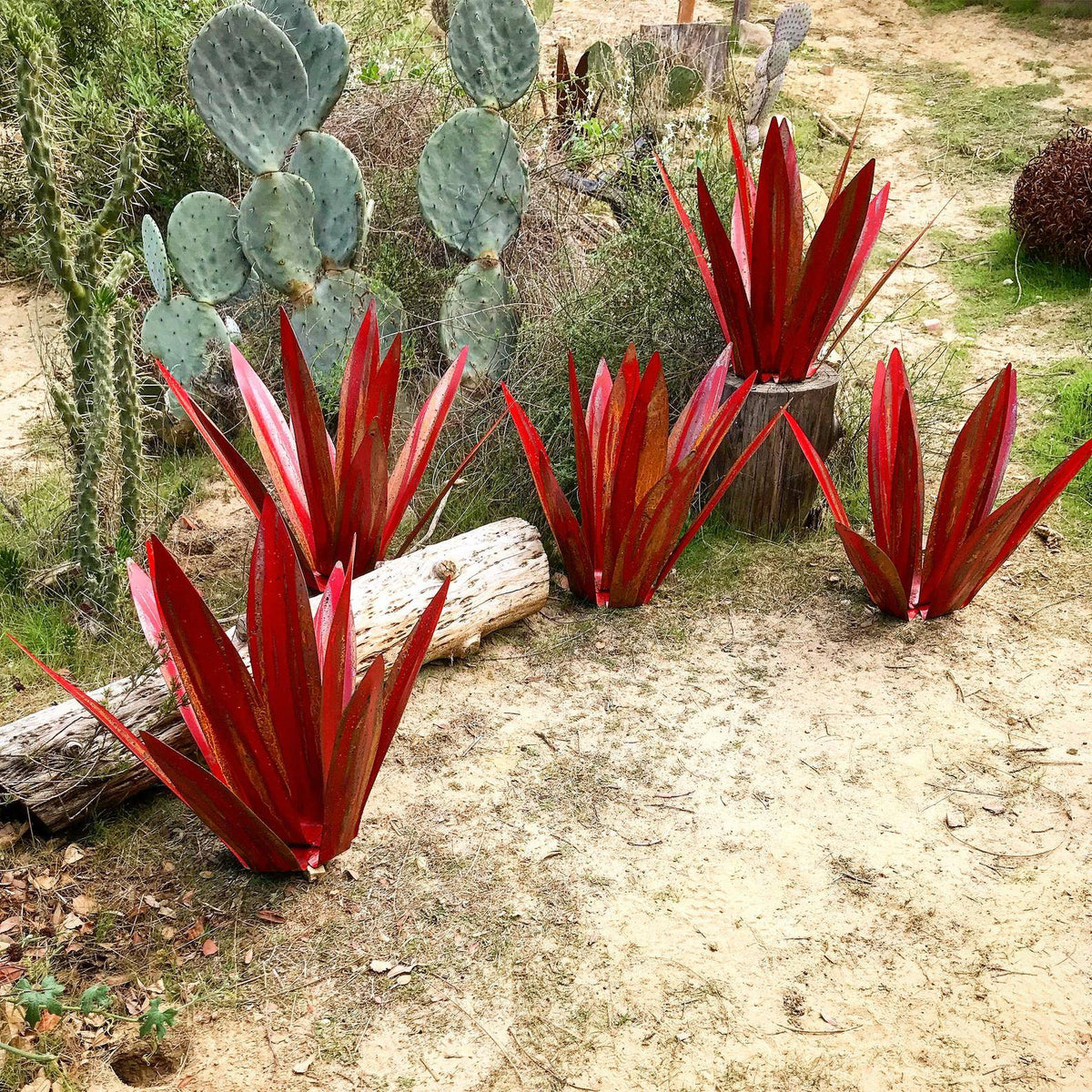 Metal Agave Garden Sculpture Weatherproof Outdoor Yard Art Succulent Statue Desert Plant Decor for Patio Lawn Flower Bed Landscape Accent | Lonoma